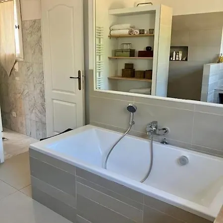 Villa Avec Piscine A Porto-vecchio